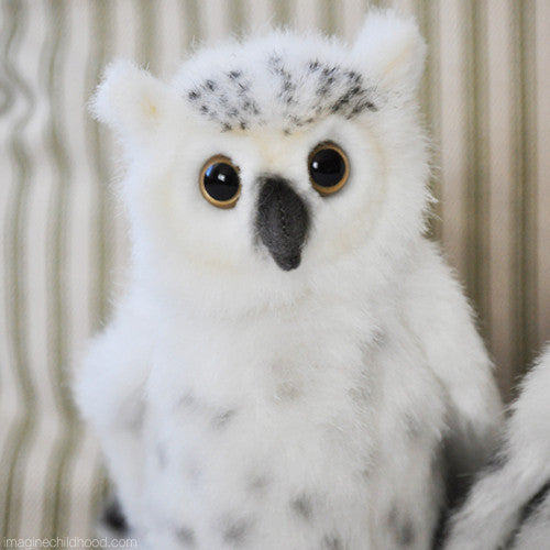 Hansa Snowy Owl Juvenile true to life and life size.
