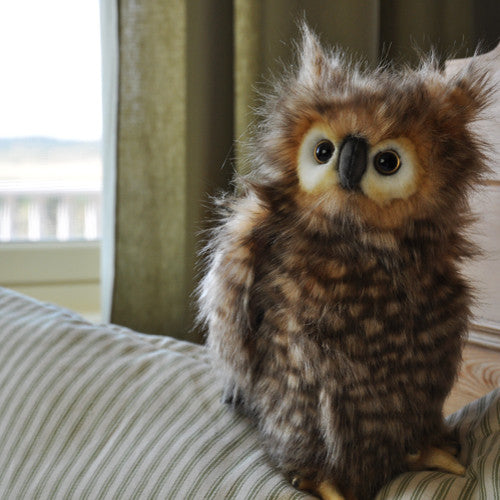This Great Horned Owl Juvenile, has a movable head and bendable feet making this toy beautifully realistic.  Individually hand crafted, true to life.
